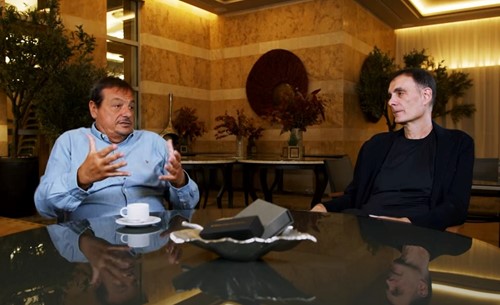 Στο ίδιο έργο θεατές 