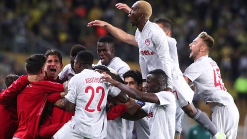 Φρεγάτες στα στενά του Βοσπόρου