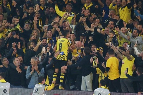 Η παρέλαση κι ο περίπατος