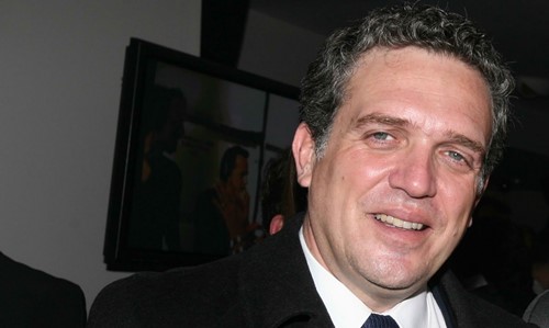 Να τον κοπανάει η Λίλα με το τακούνι;