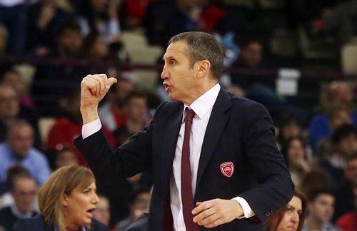 Τελικά παίζει άμυνα ο Μπλατ;