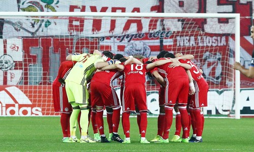 Κόντρα σε όλους, κόντρα σε όλα