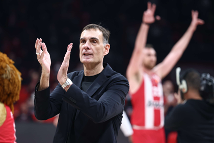 Ο Μπαρτζώκας το διασκεδάζει... 