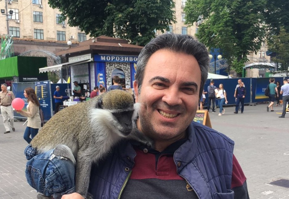 Με μια μαϊμού στο Κίεβο...