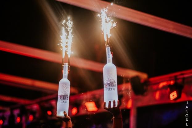 Nύχτα πάρτι τη σκέφτομαι ξανά...